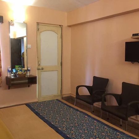 Hotel Gopika International 帕纳吉 外观 照片